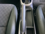 パーキングブレーキは、ハンドブレーキタイプです。