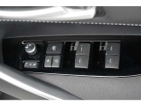 スイッチ一つで窓を開け閉めできるパワーウィンドウスイッチです。
