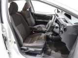 運転席にはアームレストが付いており疲れにくいです!