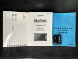 スマートキーは鍵をバッグに入れたままでもドアロックの開閉やエンジンのON・OFFができます。夜間や雨の日も鍵を探さなくて良いので便利です。