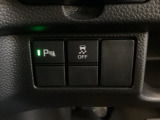 VSA装備車です。VSAはドライバーの操作と車の動きを見守っています。もし車の挙動が乱れたとき、4輪別々にブレーキをかけたり、エンジンパワーをしぼることによって車を安定させます。
