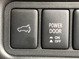 【パワーバックドア】スマートキーや運転席のボタンを押すだけでリアゲートが自動で開閉します!荷物を持っている時や、高い位置にあるバックドアを閉める際に便利な機能です♪
