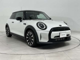 おすすめポイント2:CLASSICトリム付きのお車で、基本装備が充実しております。