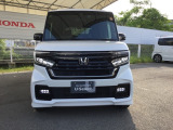 お客様に安全で快適なカーライフをお送りいただくために、中古車にも高いレベルの品質基準を設け、その基準に従って、全ての中古車について納車前整備を実施しています。