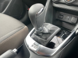 アクセルペダルを踏み込む量や速さに応じて変速パターンを制御し、人馬一体の運転感覚を発揮してくれる6速オートマ!