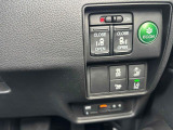 両側電動スライドドア!!荷物で手が塞がるなど簡単にドアの開閉が出来ます!何より力いらずで開閉OK!女性やお年寄りにも優しい。電動機能はOFFにもできますから元気なお子様の駆け出しも安心!