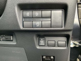 助手席側にはハンズフリーオートスライドドアを装備☆両手がふさがっていても、片足を振り入れるだけでドアの開閉が可能☆
