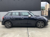 ご納車後も全国約200拠店のBMW正規ディーラーサービス工場にて保証対応いたします。お近くのBMW正規ディーラーをご案内の上、アフターメンテナンスをお受け頂けますので、安心してお乗りいただけます!!