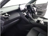 高いホールド性で運転姿勢が安定します。長距離ドライブでも疲れにくいのが魅力です。快適なドライビングライフをお送りください♪