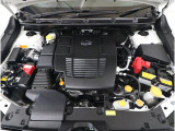 ■スバルと言えば水平対向エンジン。車体の低い位置に搭載されているので、万一の衝突時には、エンジンルームの下へ潜り込み、室内の乗員の被害軽減に貢献致します。