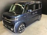 斜め45度のスタイリッシュな顔立ち