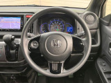インテリアに合わせたデザインのステアリングは、運転される方のことも考え、運転しやすい形状、大きさです。是非一度、実際に触ってお確かめください。