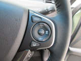 Hondaセンシングの機能のひとつ、アダプティブクルーズコントロール付!アクセルから足を離しても設定したスピードと前車との車間を保ち走行してくれます!車線維持もアシスト☆高速道路で疲労軽減ですね☆