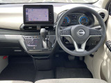 運転席周りの視界もよくハンドルも軽い取り回しなのですごく運転がしやすい車です。