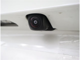 バックカメラが付いているので後方確認が非常にしやすいです。今や運転初心者も熟練者も必須装備!ついていて損はないですね♪