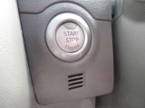 こちらの車には、日産U-CARSの基本保証として、ワイド保証がつきます。保証は、なんと一年間走行無制限。こちらの保証は、全国の日産販売会社で受けることができるので、安心です。
