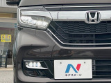 【LEDヘッドライト】悪天候や夜間走行時も良好な視界を確保し安心して運転できる高輝度LEDヘッドライトを装備!点灯速度が早く、消費電力も抑えられています。