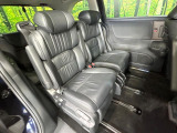 後部座席も気になるようなキズ・汚れやへたり等、大きなダメージはなく、良好な状態です。