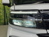 【LEDヘッドライト】悪天候や夜間走行時も良好な視界を確保し安心して運転できる高輝度LEDヘッドライトを装備!点灯速度が早く、消費電力も抑えられています。