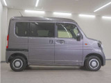 リアドアは左右スライドドアとなっております。 群馬の強い風でもドアが煽られることがないので、狭い場所でも安心して荷物などを下すことが可能です。