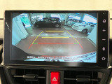 【バックカメラ】 駐車時に車両後方の様子を見ることができるので、運転の不安を軽くします。上質でスタイリッシュなインテリア