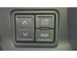 カラーヘッドアップディスプレイ付き。少ない視線移動で情報を確認できるので、運転の疲労軽減に繋がりますよ♪