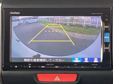 バックモニター付きで、車庫入れやバック時の後方確認をサポート。