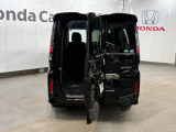 ワクワクゲートで、スペースの狭い駐車場でもバックドアから車内へアクセスることが出来ます!