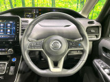 【純正革巻きステアリング】上質な革を使用することで、手にしっかり馴染みとても運転しやすいハンドルです♪