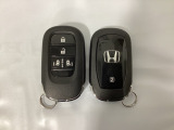 スマートキー付きですからドアロックの開閉およびエンジンスタートが楽々です。電動スライドドアの開け閉めもボタンで操作できます。スペアキーも同じものを用意しております。