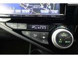 ★エアコンはオートタイプが装着済みです!オートモードにしておけば、車内温度を設定するだけで風の料や吹き出し口の切り替えを機械が行ってくれます!一年中快適な環境を作れますよ♪