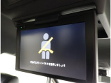 ロングドライブも退屈しらずの後席モニター装備です!