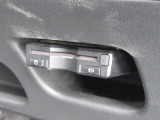運転席側ダッシュインパネ下部にETC(1.0)を装着しています。