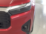 LEDヘッドライトは、点灯の瞬間から最大光量を発揮し、突然暗くなるトンネルなどでの安定感を高めます。