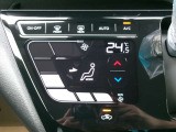オートエアコンで車内はいつも快適 設定温度で風向きや風量を調節してくれます