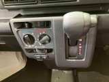 納車前にはプロのメカニックが、各部の点検を行います。ディーラーにしか出来ない品質、そしてサービスできっと満足していただけると思います!