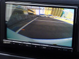 車庫入れや縦列駐車に威力を発揮するバックカメラも装備!