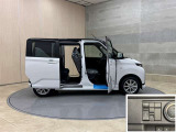 助手席側にはウエルカム機能付き電動スライドドア。降車時に設定しておけば近づくだけでドアが自動でオープン!とても便利な機能です☆☆
