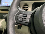 ステアリングにオーディオ操作スイッチが付いています。オーディオ画面に直接タッチしなくても操作が出来ますので、運転に集中できます。