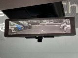 夜間や天候、荷物の積載や人の乗車で見ずらい後方の視界がクリアになるスマートルームミラー
