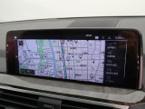 【純正ナビゲーション】BMWのナビゲーションは操作性も良く、詳細な地図情報と交通状況を見やすく表示し、快適なドライビングをサポートしながら目的地までナビゲートします