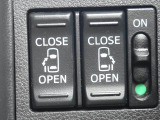 両側電動スライドドア機能付き。手荷物多い時や、送迎などにも便利ですよね。