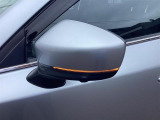 ドアミラーウィンカーは前方車からの視認性を高め、安全な進路変更を促します。