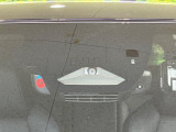 【トヨタセーフティセンス】走行中に前方の車両等を認識し、衝突しそうな時は警報とブレーキで衝突回避と被害軽減をアシスト。より安全にドライブをお楽しみいただけます。