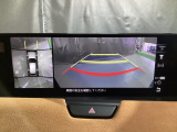 狭い場所での駐車やすれ違いなどでより的確な運転操作に役立つ360&deg;ビューモニターが装備されています。