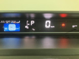 スピードメーターはひと目で見やすいデジタルメーターを採用。