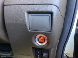 こちらの車両は【手動】スライドドアです。