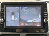 アラウンドビューモニターは4方のカメラで真上から車を見たようにモニターで確認ができる日産の自慢の装備です。是非実際の車で体感してみてください。