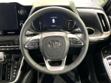 インテリアに合わせたデザインのステアリングは、運転される方のことも考え、運転しやすい形状、大きさです。是非一度、実際に触ってお確かめください。