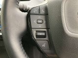 運転中、オーディオの操作をしてて、ハッとしたことはありませんか?ステアリングスイッチは、運転中でもハンドルでオーディオの操作が可能です。安全なドライブをサポートします。